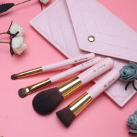 4Pcs Portable Mini Pink Makeup Brushes Set with Bag for Travel - Image 3